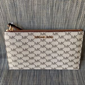 🌻 Michael Kors Jet Set Large Zip Clutch Wristlet